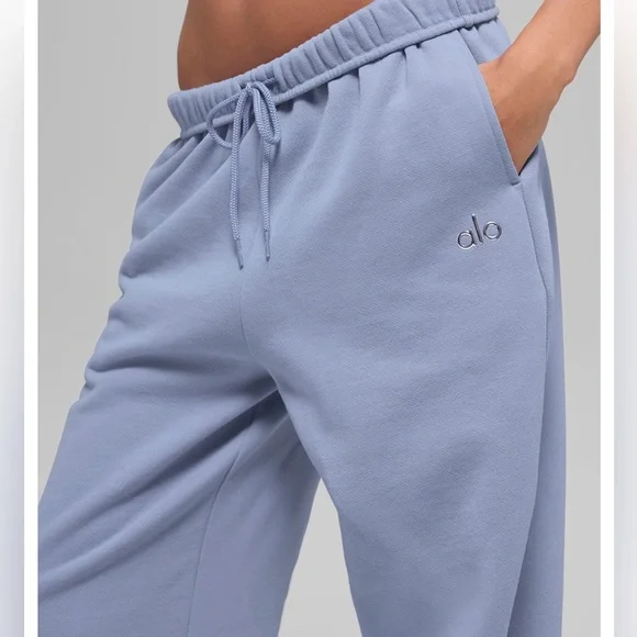 ALO Yoga Accolade Straight Leg Sweatpant - Picture 2 of 6